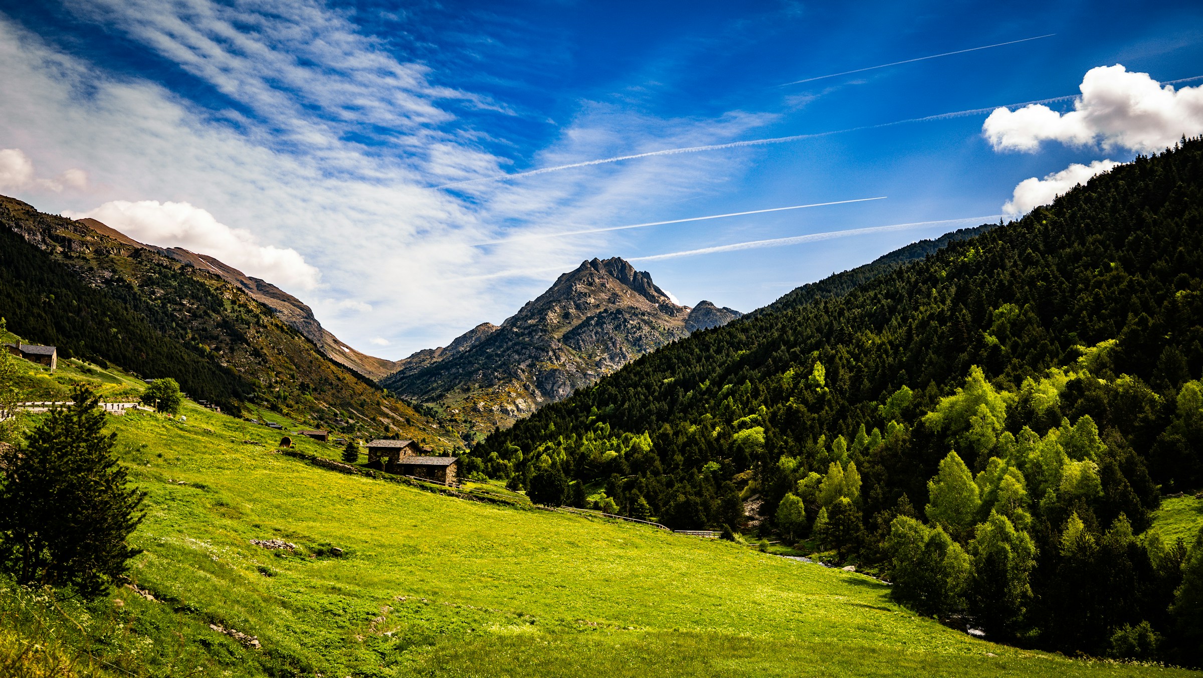 Prats, bordes de pedra i muntanyes de la vall d’Incles, a Andorra